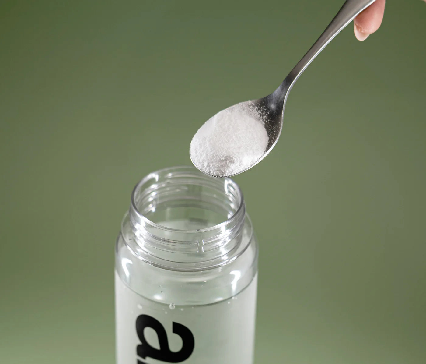 Creatina monohidrato en polvo Alma ración diaria 3g con agua post-entreno